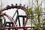 Le nouveau grand huit suspendu Na Fianna Force à Emerald Park en Irlande.