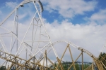 Le sommet de l’attraction Hyperia culmine à 72 mètres de haut.