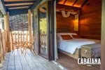 Chaque cabane-suite de l’hôtel Cabaïana est équipée d’une grande terrasse.