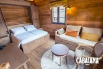 Une des deux chambres d’une cabane de l’hôtel Cabaïana.