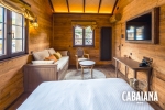 Les enfants peuvent dormir dans un canapé-lit situé dans une des chambres de Cabaïana.