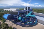 Les 8 impressionnants toboggans bleus de l’Aquascope se font bien remarquer.