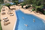 Une piscine en inox est présente à l’extérieur de l’Aquascope.
