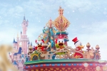 Donald et toute sa joyeuse famille font partie du féerique défilé de Noël.