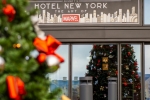 L’hôtel New York – The Art of Marvel aux couleurs de Noël.