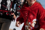 Faites vos emplettes de Noël à Disneyland Paris grâce au large choix d'articles de saison.