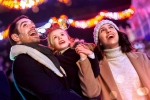 Les étoiles dans les yeux des visiteurs lors de l’illumination du sapin de Disneyland Paris.