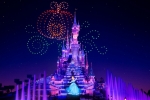 Les drones de la Disney Electrical Sky Parade mettent des étoiles dans les yeux des visiteurs.