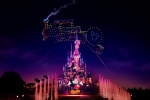 La Disney Electrical Parade prend place tous les soirs à Disneyland Paris jusqu’au 30 septembre.