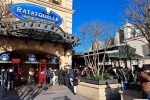 La file dédiée aux Disney Premier Access est bien indiquée à l’entrée des attractions.