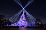 Les projecteurs ultra puissant du spectacle Disney Tales of Magic.