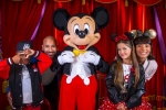Grâce à la file virtuelle, vous pouvez rencontrer Mickey sans attendre.