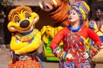 Timon et Pumba mettent l’ambiance à Adventureland avec la MataDance.