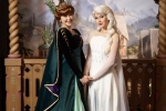 Avec Une Rencontre Royale, venez saluer les reines Anna et Elsa.