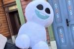 Les adorables peluches d’épaule font aussi leur apparition à World of Frozen.