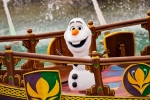 Le robot de Olaf dans le spectacle Célébration à Arendelle.