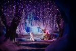 La première scène de l’attraction Frozen Ever After est féerique.