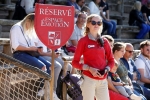 Un membre du personnel du Puy du Fou est toujours présent pour vous guider vers l’espace réservé aux Pass Émotion.