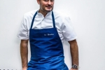 le chef triplement étoilé Alexandre Couillon signe la nouvelle carte de L’Auberge au Puy du Fou.