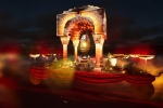 Le spectacle de Noël du Puy du Fou met en scène de gigantesques chars représentants les rois mages.