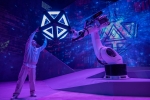 Le personnage de Lucas affronte une intelligence virtuelle avec l’aide de son robot.