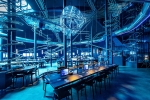 Il est aussi possible de réveillonner au Space Loop, le restaurant où les plats arrivent sur des rails au Futuroscope.