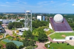 Le Pavillon du Futuroscope (à droite) a été entièrement rénové pour accueillir Pulse et le Campus Numeria.