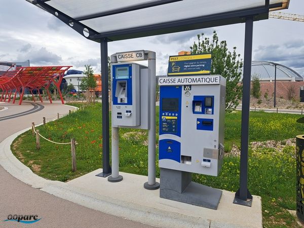 Une caisse automatique du parking du Futuroscope