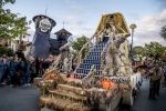Sur cette parade terrifiante, vous retrouverez les monstres croisés sur le parc pendant votre journée.