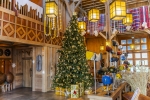 L’hôtel Les Quais de Lutèce et son magnifique sapin de Noël.