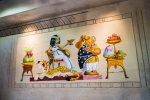De nombreuses fresques humoristiques décorent les murs du restaurant Les Fastes du Nil. 
