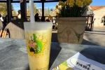 Un smoothie bien frais au restaurant Le Patio au Parc Astérix.