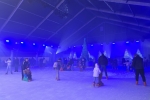Toute la famille peut profiter de la patinoire gratuite de Walibi.
