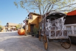 La décoration Halloween dans les allées du parc PortAventura.