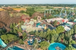 Vue générale d’une partie du parc Europa-Park avec Wodan et Blue Fire.